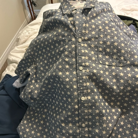 Shirt with stars on it - Picture 1 of 2